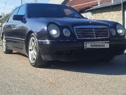 Mercedes-Benz E 320 1998 года за 3 200 000 тг. в Алматы – фото 3