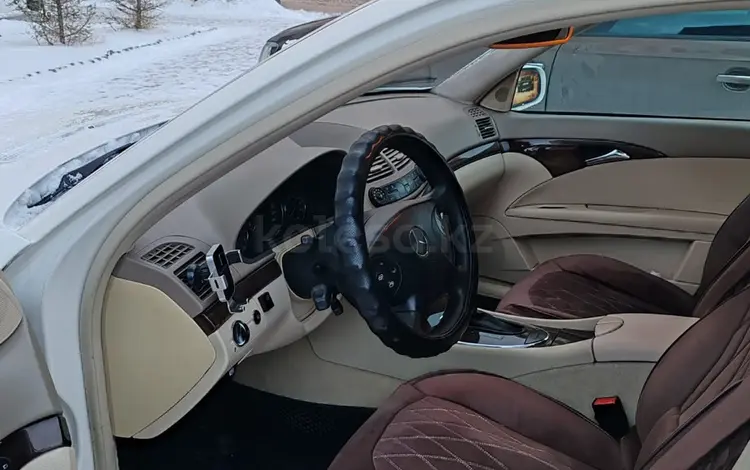 Mercedes-Benz E 240 2005 годаfor6 500 000 тг. в Астана