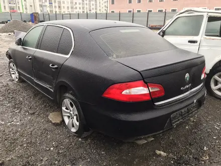 Skoda Superb 2010 года за 1 805 588 тг. в Атырау