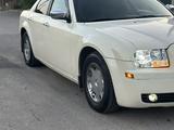 Chrysler 300C 2005 года за 3 700 000 тг. в Алматы – фото 2
