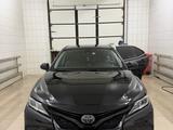 Toyota Camry 2018 года за 7 600 000 тг. в Атырау