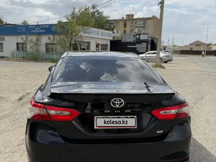 Toyota Camry 2018 года за 7 600 000 тг. в Атырау – фото 5