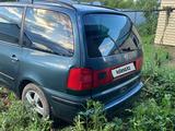 Volkswagen Sharan 2001 года за 1 800 000 тг. в Уральск – фото 2