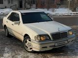 Mercedes-Benz C 200 1998 годаfor2 300 000 тг. в Караганда – фото 2