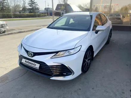 Toyota Camry 2021 года за 17 500 000 тг. в Уральск – фото 8