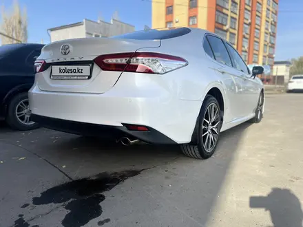 Toyota Camry 2021 года за 17 500 000 тг. в Уральск – фото 11