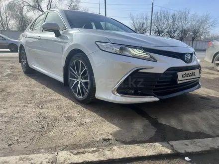 Toyota Camry 2021 года за 17 500 000 тг. в Уральск – фото 20