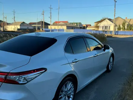 Toyota Camry 2020 года за 15 200 000 тг. в Атырау – фото 8