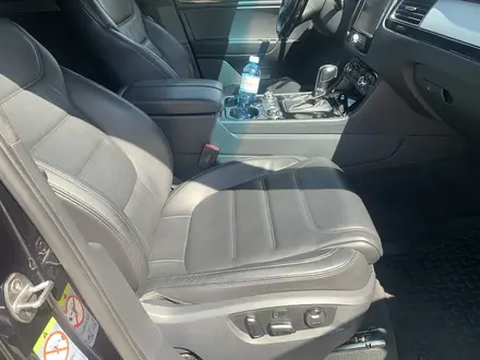 Volkswagen Touareg 2012 года за 12 000 000 тг. в Алматы – фото 10