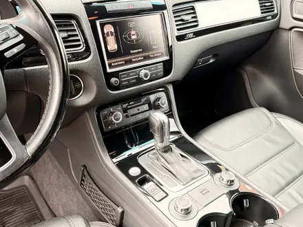 Volkswagen Touareg 2012 года за 12 000 000 тг. в Алматы – фото 11