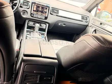 Volkswagen Touareg 2012 года за 12 000 000 тг. в Алматы – фото 15
