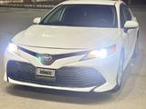 Toyota Camry 2019 года за 9 000 000 тг. в Караганда – фото 2