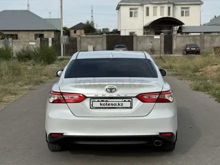 Toyota Camry 2019 года за 14 500 000 тг. в Тараз – фото 2