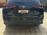 Toyota Highlander 2021 года за 19 400 000 тг. в Атырау – фото 3