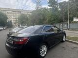 Toyota Camry 2013 годаfor8 800 000 тг. в Алматы – фото 2