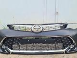 Бампер передний в сборе на Toyota Camry 55үшін100 000 тг. в Алматы