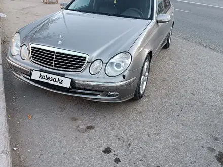 Mercedes-Benz E 320 2004 года за 6 000 000 тг. в Актобе – фото 2