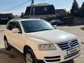 Volkswagen Touareg 2005 года за 4 300 000 тг. в Алматы – фото 2