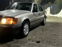 Mercedes-Benz E 230 1989 годаfor900 000 тг. в Алматы