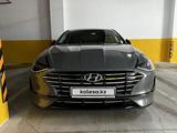 Hyundai Sonata 2021 года за 13 600 000 тг. в Астана – фото 2