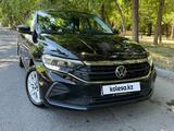 Volkswagen Polo 2022 года за 7 700 000 тг. в Алматы – фото 2