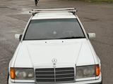 Mercedes-Benz E 220 1993 года за 1 950 000 тг. в Алматы – фото 2