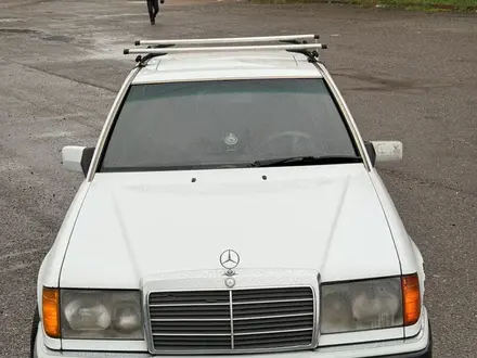 Mercedes-Benz E 220 1993 года за 1 850 000 тг. в Алматы – фото 2