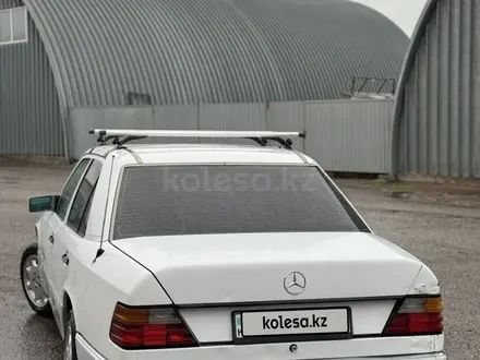 Mercedes-Benz E 220 1993 года за 1 850 000 тг. в Алматы – фото 4