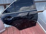 Дверь Камри 40 правый задний за 30 000 тг. в Актобе