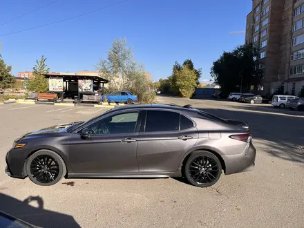 Toyota Camry 2022 года за 13 500 000 тг. в Усть-Каменогорск – фото 2