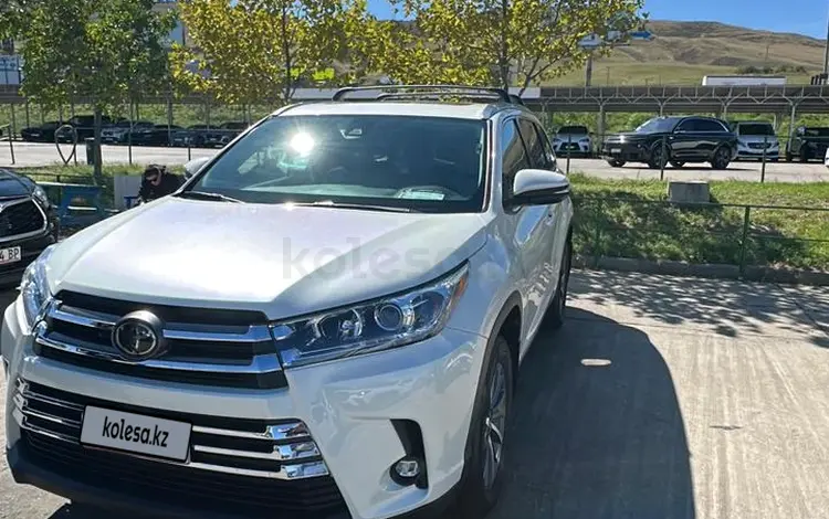 Toyota Highlander 2019 года за 13 000 000 тг. в Атырау