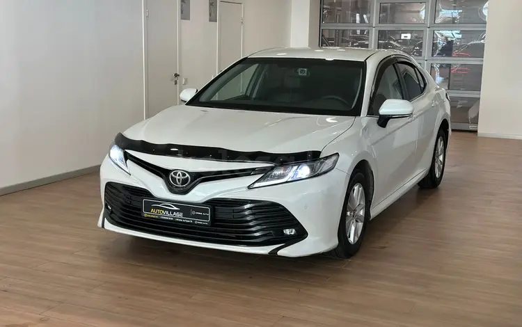 Toyota Camry 2020 годаfor11 990 000 тг. в Астана