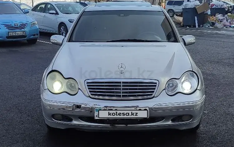 Mercedes-Benz C 200 2002 годаfor2 400 000 тг. в Алматы