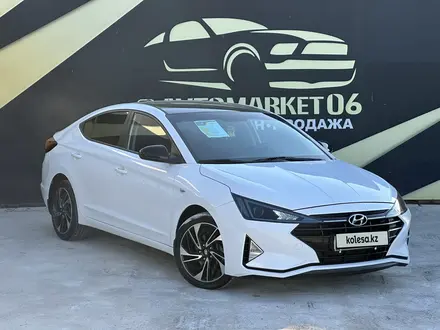 Hyundai Elantra 2019 года за 8 600 000 тг. в Атырау – фото 2