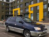 Kia Carens 2001 года за 2 100 000 тг. в Астана