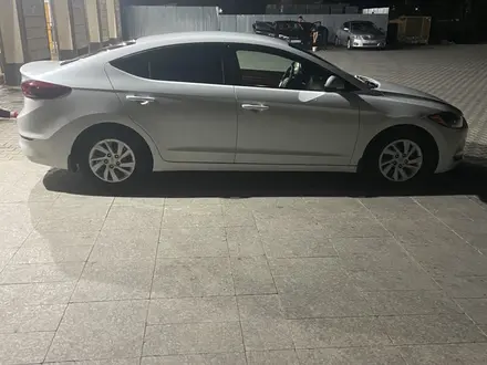 Hyundai Elantra 2017 года за 5 400 000 тг. в Уральск – фото 4