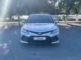 Toyota Camry 2021 года за 15 800 000 тг. в Кызылорда – фото 2