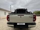 Toyota Hilux 2024 года за 24 350 000 тг. в Жанаозен – фото 2