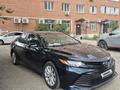 Toyota Camry 2019 года за 7 300 000 тг. в Актобе – фото 2