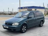 Kia Carnival 2001 года за 3 300 000 тг. в Жанаозен