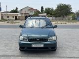 Kia Carnival 2001 года за 3 300 000 тг. в Жанаозен – фото 2