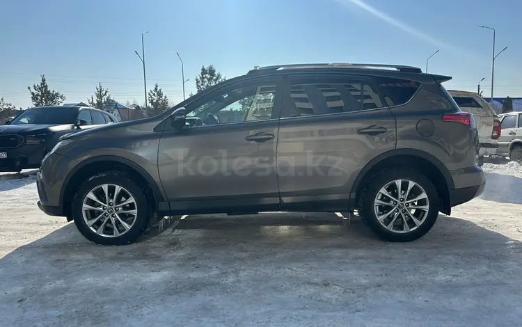 Toyota RAV4 2018 года за 11 500 000 тг. в Уральск