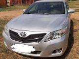 Toyota Camry 2011 года за 6 300 000 тг. в Уральск – фото 2