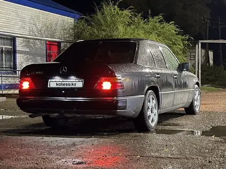 Mercedes-Benz E 230 1990 года за 1 750 000 тг. в Тайынша – фото 16