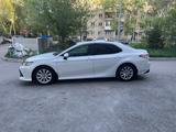 Toyota Camry 2020 года за 13 500 000 тг. в Усть-Каменогорск – фото 2