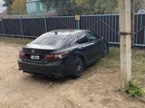 Toyota Camry 2021 года за 13 500 000 тг. в Актобе – фото 3