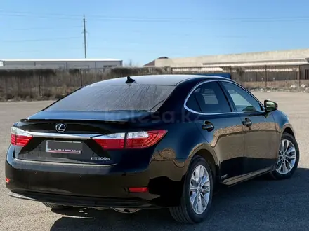 Lexus ES 300h 2014 года за 9 500 000 тг. в Актау – фото 4