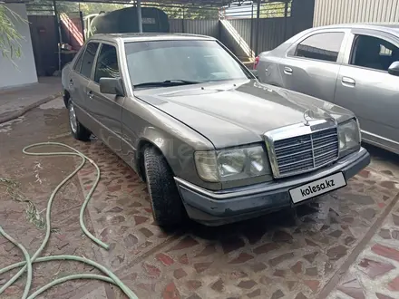 Mercedes-Benz E 220 1994 года за 1 500 000 тг. в Алматы