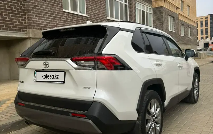 Toyota RAV4 2022 годаүшін18 000 000 тг. в Актобе