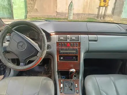 Mercedes-Benz E 240 1998 года за 1 250 000 тг. в Сарыагаш – фото 6